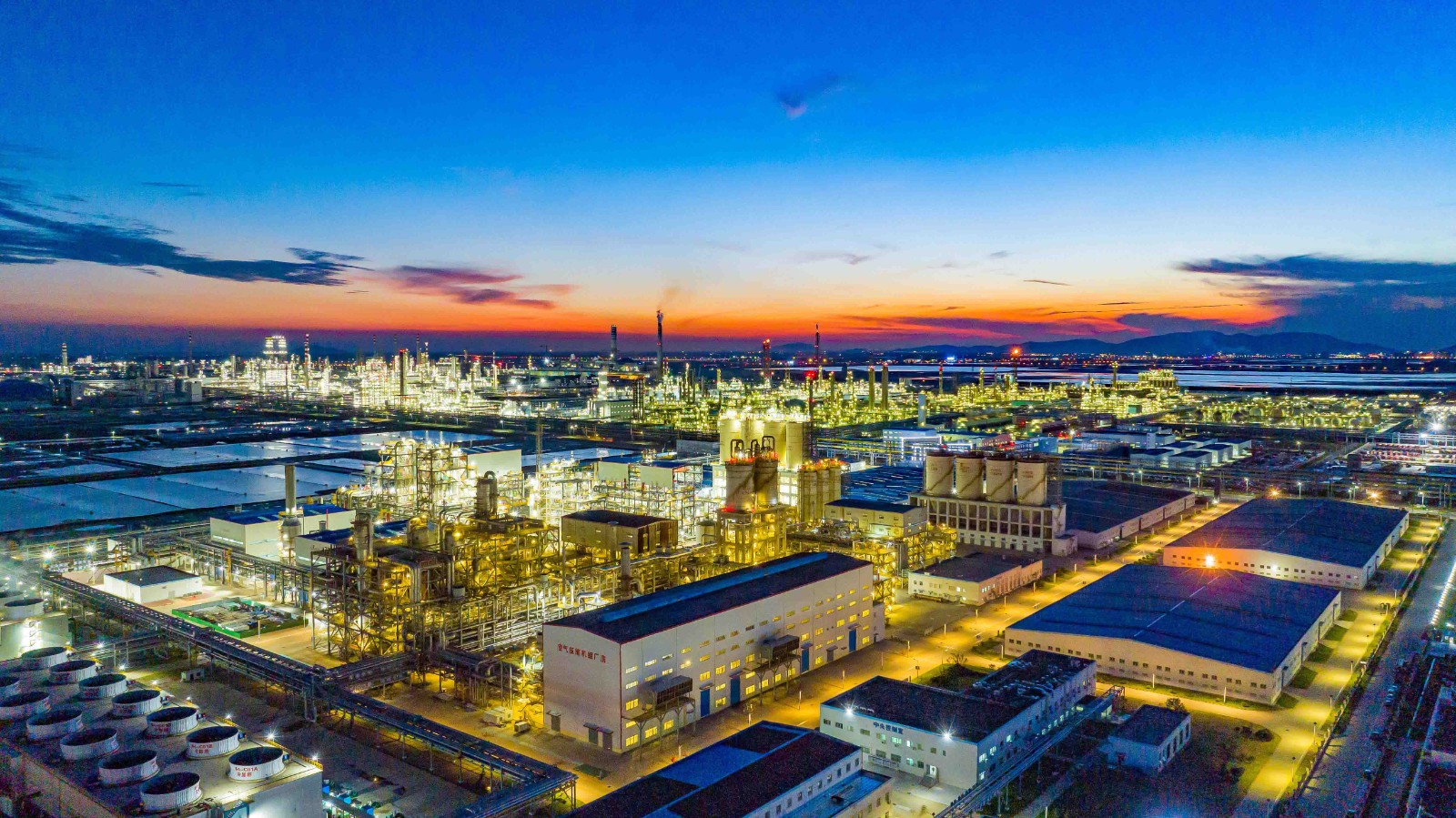 1719801140512948.jpg 虹港石化夜景.jpg